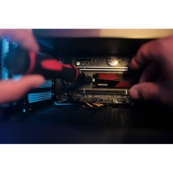 Samsung SSD Interne 990 PRO avec dissipateur, NVMe M.2 PCle 4.0, 2 To, Vitesse de lecture jusqu'à 7 450 Mo/s, Gestion Intelligen