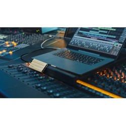 Samsung SSD Externe T7 Shield, 4 To, Noir, MU-PE4T0S/EU, vitesse de lecture/écriture jusqu'à 1050Mo/s, USB 3.2 Gen 2