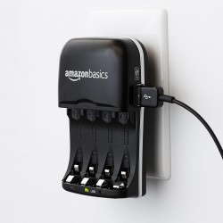 Amazon Basics Chargeur de Piles Ni-MH AA et AAA avec Port USB, Noir