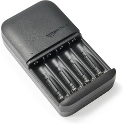 Amazon Basics batteries NiMH rechargeables avec chargeur à 4 emplacements, prise européenne, AA 2000mAh Lot de 4, Noir