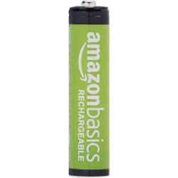 Amazon Basics Chargeur de Piles Ni-MH AA et AAA avec Port USB & Piles Rechargeables AAA, Pré-Chargées - Lot de 12