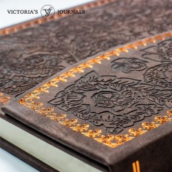 VICTORIA'S JOURNALS Journal magnétique, carnet vintage sculpté en similicuir avec couverture rigide, pages lignées, ruban marque