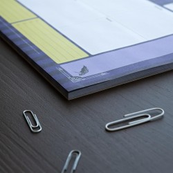 Grupo erik - bloc notes a4 semainier mercrougei addams | sous-main bureau, planner hebdomadaire | papeterie de bureau, fournitur