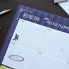 Grupo erik - bloc notes a4 semainier mercrougei addams | sous-main bureau, planner hebdomadaire | papeterie de bureau, fournitur