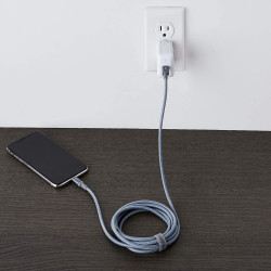 Amazon Basics Câble USB-C vers Lightning en nylon tressé, chargeur certifié MFi pour iPhone 13/12/11/X/XS/XR/8, 1.8 m, gris fonc