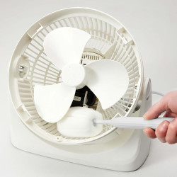 Amazon Basics Ventilateur de bureau portable, 18 cm, fonctionnement silencieux, 3 vitesses, inclinaison variable à 90°, Blanc, 1