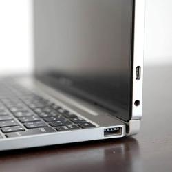 Toshiba Dynabook K50 Ordinateur Portable Tactile 2-en-1, 10,1 Pouces (1280 x 800), Intel Celeron N4020, 4 Go de RAM, 64 Go eMMC,
