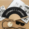 Fisura – Éventail Original avec Message “Crème de la crème”. Accessoire en Bois Moderne et coloré. Ventilateur à Main Noir. Drag