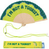Fisura – Éventail Original avec Message « I’m Not a Tourist » – Éventail en Bois Moderne Vert. Accessoire coloré avec Cordon Inc
