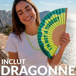Fisura – Éventail Original avec Message « I’m Not a Tourist » – Éventail en Bois Moderne Vert. Accessoire coloré avec Cordon Inc