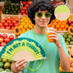 Fisura – Éventail Original avec Message « I’m Not a Tourist » – Éventail en Bois Moderne Vert. Accessoire coloré avec Cordon Inc