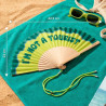 Fisura – Éventail Original avec Message « I’m Not a Tourist » – Éventail en Bois Moderne Vert. Accessoire coloré avec Cordon Inc