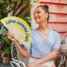 Fisura – Éventail en Bois au Design rayé Jaune avec Message “Libre comme l’air”. Accessoire Tendance et coloré, Ventilateur de P