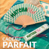 Fisura – Éventail en Bois « Matcha Club », éventail à Main Moderne Vert à Rayures, Accessoire été Tendance avec dragonne Incluse
