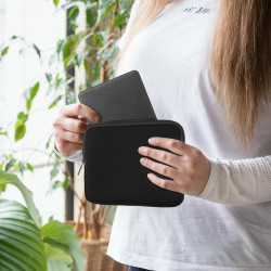 kwmobile Housse de Protection pour Liseuse - Étui de Protection 17,5 x 14,7 cm pour E-Reader en Néoprène - Noir