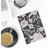 Kwmobile etui compatible avec kindle paperblanc 11e génération - étui à rabat magnétique tablette ereader similicuir avec sangle