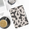 Kwmobile étui compatible avec amazon kindle paperblanc coque - étui à rabat magnétique tablette ereader similicuir - noir-blanc