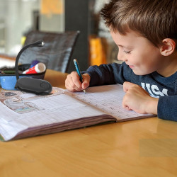 Artibetter Lampe de Lecture à Pince LED Rechargeable Noire, Petite Lampe de Lecture Portable Luminosité Réglable, Veilleuse pour