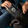 Accessoires Kindle Style Sombre - Support de Main + 1 Pendentif Bouchon Anti-Poussière (Type-C/USB-C) + 1 Pendentif Chaîne, comp
