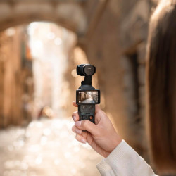 Bundle Standard DJI Osmo Pocket 4, caméra vlog de Poche avec nacelle, capteur CMOS 1 Pouce et 4K/240 IPS, stabilisation sur 3 Ax