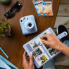 instax Mini Appareil Photo instantané 12, Exposition Automatique avec Objectif Selfie intégré, Bleu Pastel