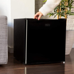 Cecotec mini frigo grandcooler 20000 silentcompress noir e. grand volume de 46 l, porte réversible et petit congélateur. design 