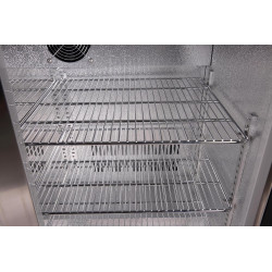 METRO Professional Arrière bar 3 portes GBC 3003S, inox/aluminium/verre, 135 x 53 x 86,5 cm, 308 L, froid ventilé, 160 W, avec s