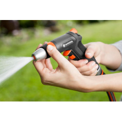 Pistolet d'arrosage et nettoyage Premium de Gardena : pistolet robuste pour le nettoyage et l'arrosage, protection contre le gel