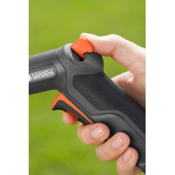 Pistolet d'arrosage et nettoyage Premium de Gardena : pistolet robuste pour le nettoyage et l'arrosage, protection contre le gel