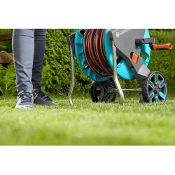 Gardena Kit dévidoir CleverRoll M Easy : dévidoir sur roues d'une capacité de 60 m, particulièrement stable, avec guidage confor