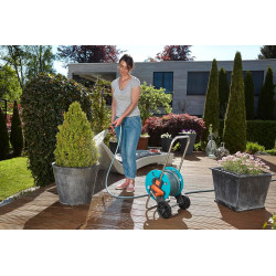 Gardena Kit dévidoir CleverRoll S : dévidoir avec tuyau Classic de 20 m et lance d'arrosage, arrêt anti-goutte, côté de manivell