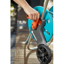 Gardena Kit dévidoir CleverRoll S : dévidoir avec tuyau Classic de 20 m et lance d'arrosage, arrêt anti-goutte, côté de manivell