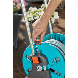 Gardena Kit dévidoir CleverRoll S : dévidoir avec tuyau Classic de 20 m et lance d'arrosage, arrêt anti-goutte, côté de manivell