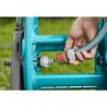 Gardena dévidoir CleverRoll M : dévidoir sur roues d'une capacité de 60 m, particulièrement stable, avec clip de rangement, arrê