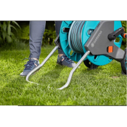 Gardena dévidoir CleverRoll M : dévidoir sur roues d'une capacité de 60 m, particulièrement stable, avec clip de rangement, arrê