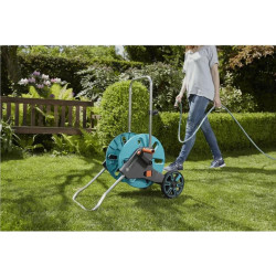 Gardena dévidoir CleverRoll M : dévidoir sur roues d'une capacité de 60 m, particulièrement stable, avec clip de rangement, arrê
