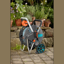 Dévidoir CleverRoll L Easy de Gardena : dévidoir sur roues d'une capacité de 100 m, particulièrement stable, avec guidage confor