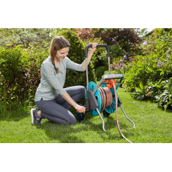 Gardena Dévidoir CleverRoll M Easy : dévidoir sur roues d'une capacité de 60 m, particulièrement stable, avec guidage confortabl