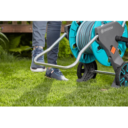 Gardena Kit dévidoir CleverRoll M : dévidoir avec tuyau Classic de 20 m, lance d'arrosage, clip de rangement, arrêt anti-goutte,
