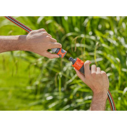Connecteur-réducteur grand débit de Gardena : raccordement du système grand débit au système Gardena d'origine, pour tuyaux/pomp