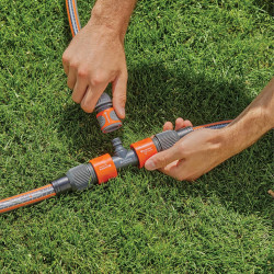 Dérivation en T grand débit de Gardena : adaptateur du système grand débit au système Original de Gardena, pour un débit d'eau é