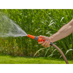 Lance d'arrosage grand débit de Gardena : lance de jardin à grand débit, réglable en continu, adaptée aux tuyaux de 19 mm (3/4 P
