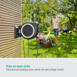 Gardena Enrouleur de tuyau Mural RollUp M/L (blanc)– Longueur 25m –Ø13mm– Garantie 5 ans– Dévidoir pivotant à 180°– Kit complet 