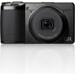 Appareil photo numérique compact haut de gamme Ricoh GR IV [Distance focale 28 mm] [Capteur CMOS APS-C 25,7 Mpx] [Démarrage rapi