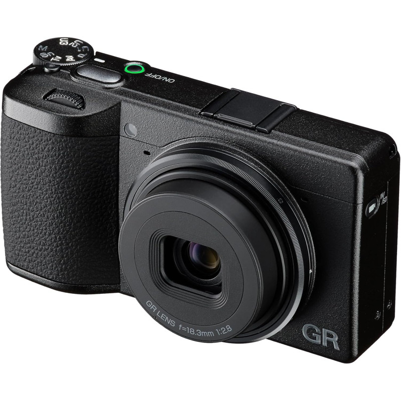 RICOH GR IV HDF, modèle amélioré du GR IV avec filtre de diffusion intégré. Appareil photo numérique compact haut de gamme ultim