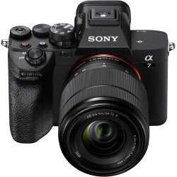 Sony Alpha 7 IV – Appareil Photo Hybride Plein Format 33 MP avec Objectif 28-70 mm II – Autofocus en Temps Réel, Rafale 10 i/s, 