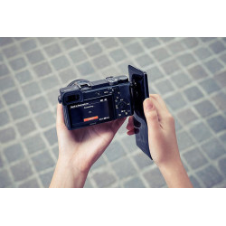 Sony Alpha 6400 - Appareil Photo Numérique Hybride APS-C avec 18-135mm Objectif (24,2 MP, AF en 0.02s, Suivi des Yeux, 4K HLG, E