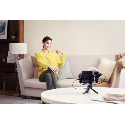 Sony Alpha 6400 | Appareil Photo Numérique Hybride APS-C (24, 2 MP, AF en 0.02s, Suivi des Yeux, 4K HLG, Ecran Selfie Vlogging)