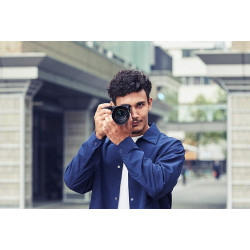 Sony Alpha 6400 | Appareil Photo Numérique Hybride APS-C (24, 2 MP, AF en 0.02s, Suivi des Yeux, 4K HLG, Ecran Selfie Vlogging)