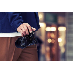 Sony Alpha 6400 | Appareil Photo Numérique Hybride APS-C (24, 2 MP, AF en 0.02s, Suivi des Yeux, 4K HLG, Ecran Selfie Vlogging)